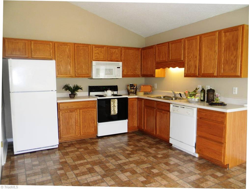 4680 Hampton Road Clemmons, NC 27012 - Photo 9 of 27 Outstanding Kitchen for this price! Lots and lots of cabinets!