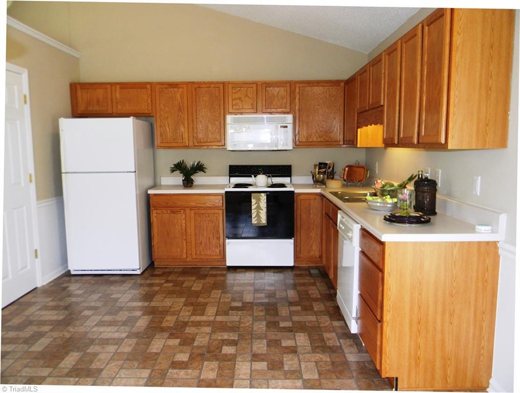4680 Hampton Road Clemmons, NC 27012 - Photo 10 of 27 Microwave, Dishwasher, Slide In Range and Pantry!