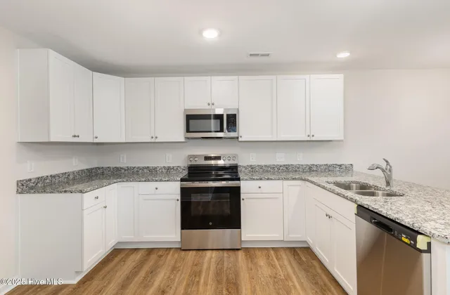 $299,950 | 40 West Emily Gardens Drive, Selma, NC 27576