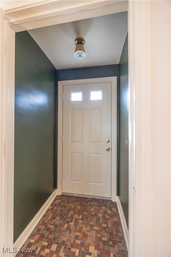 3797 Northwood Road Cleveland, OH 44118 - Photo 2 of 49 Entryway with baseboards