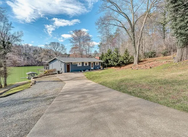 $699,000 | 30 Crescent Lane, Wirtz, VA 24184