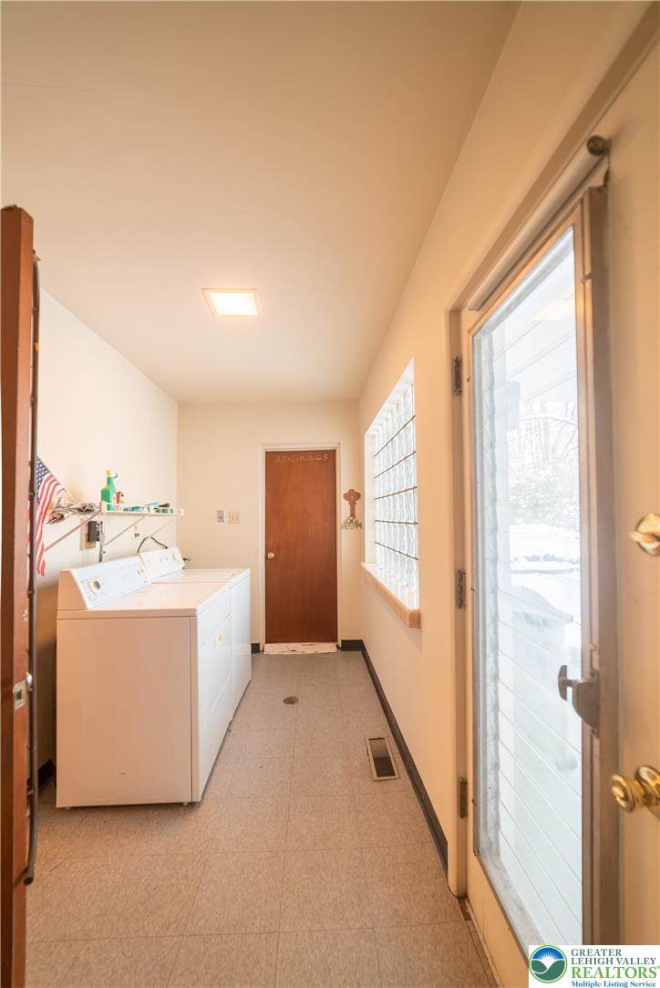 627 North Main Street Allentown, PA 18104 - Photo 23 of 24 a view of bathroom with bathtub and shower