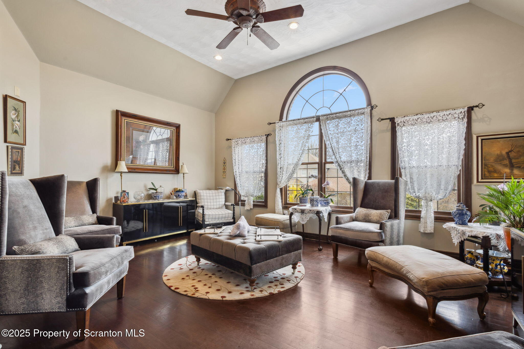 1 Stonehill Road Old Forge, PA 18518 - Photo 22 of 54 Living Room