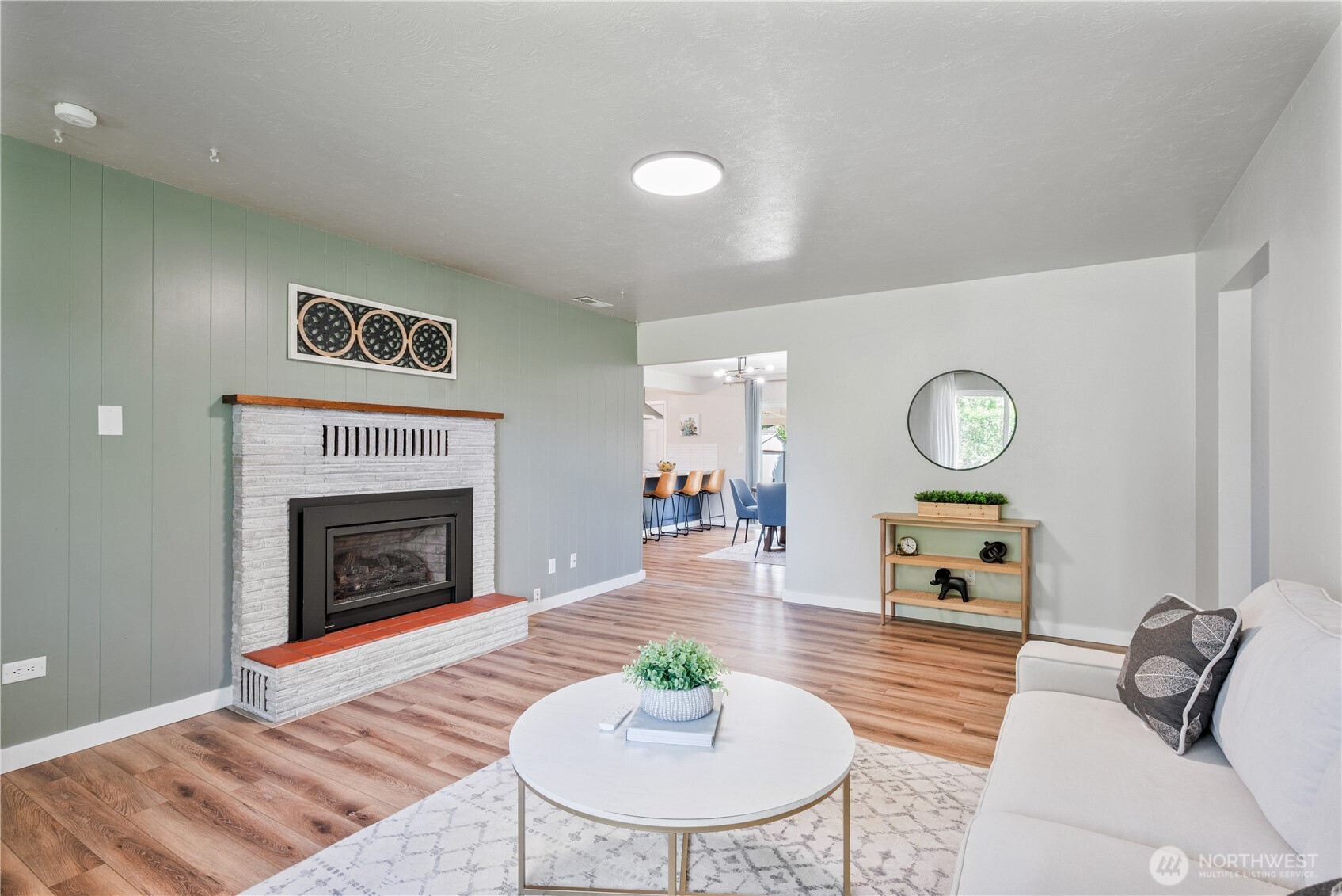 2943 Magnolia Street Longview, WA 98632 - Photo 6 of 36 a living room with furniture and a fireplace