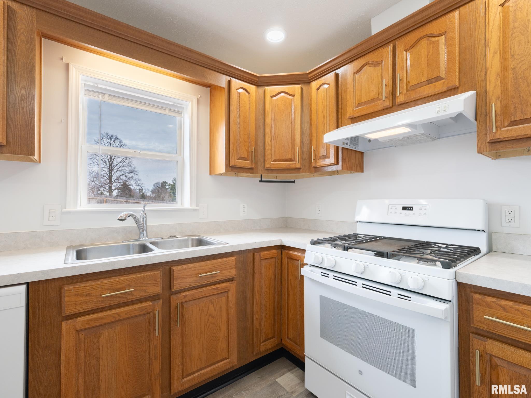 139 Cahokia Road Marquette Heights, IL 61554 - Photo 17 of 62