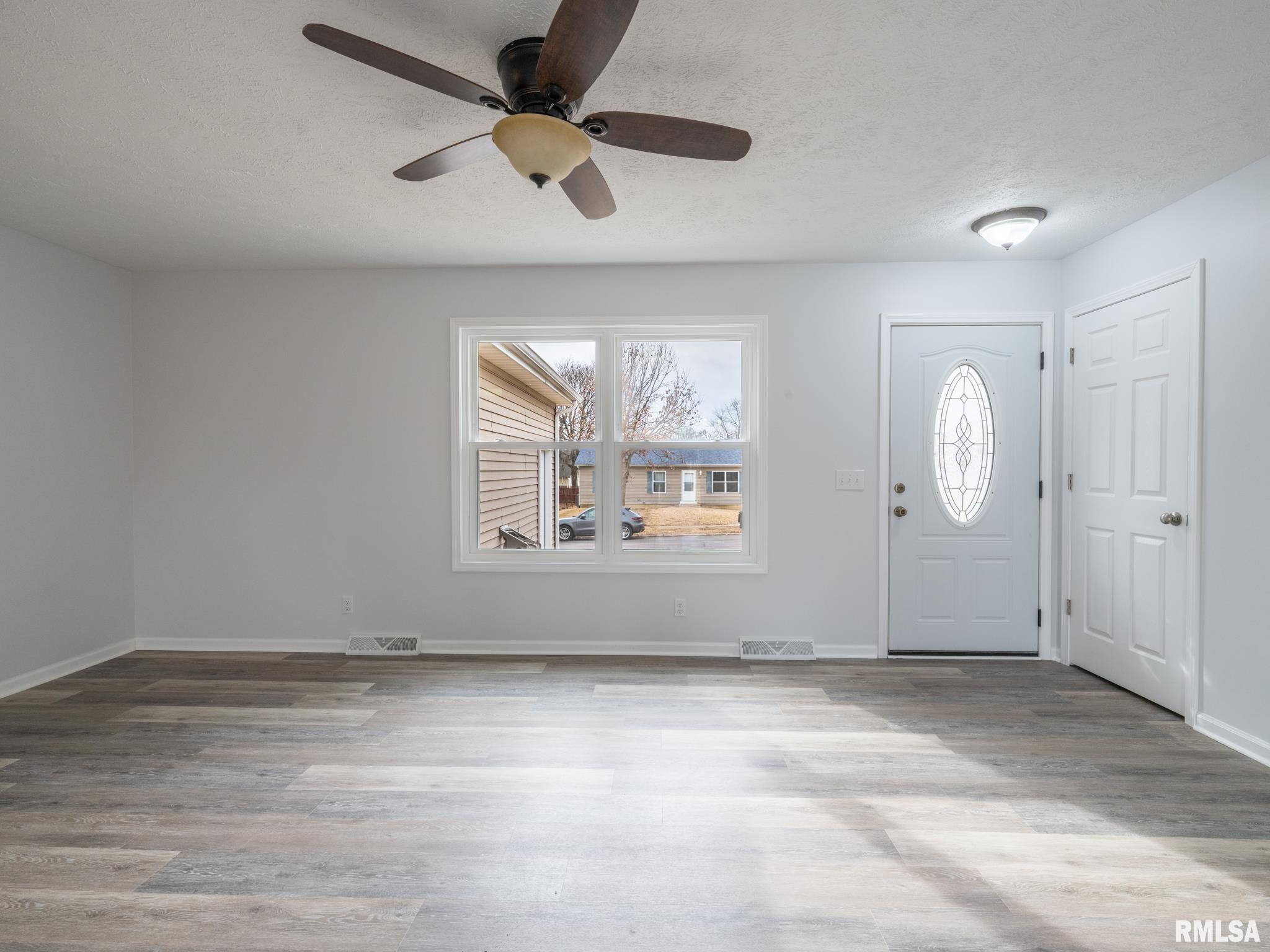 139 Cahokia Road Marquette Heights, IL 61554 - Photo 3 of 62