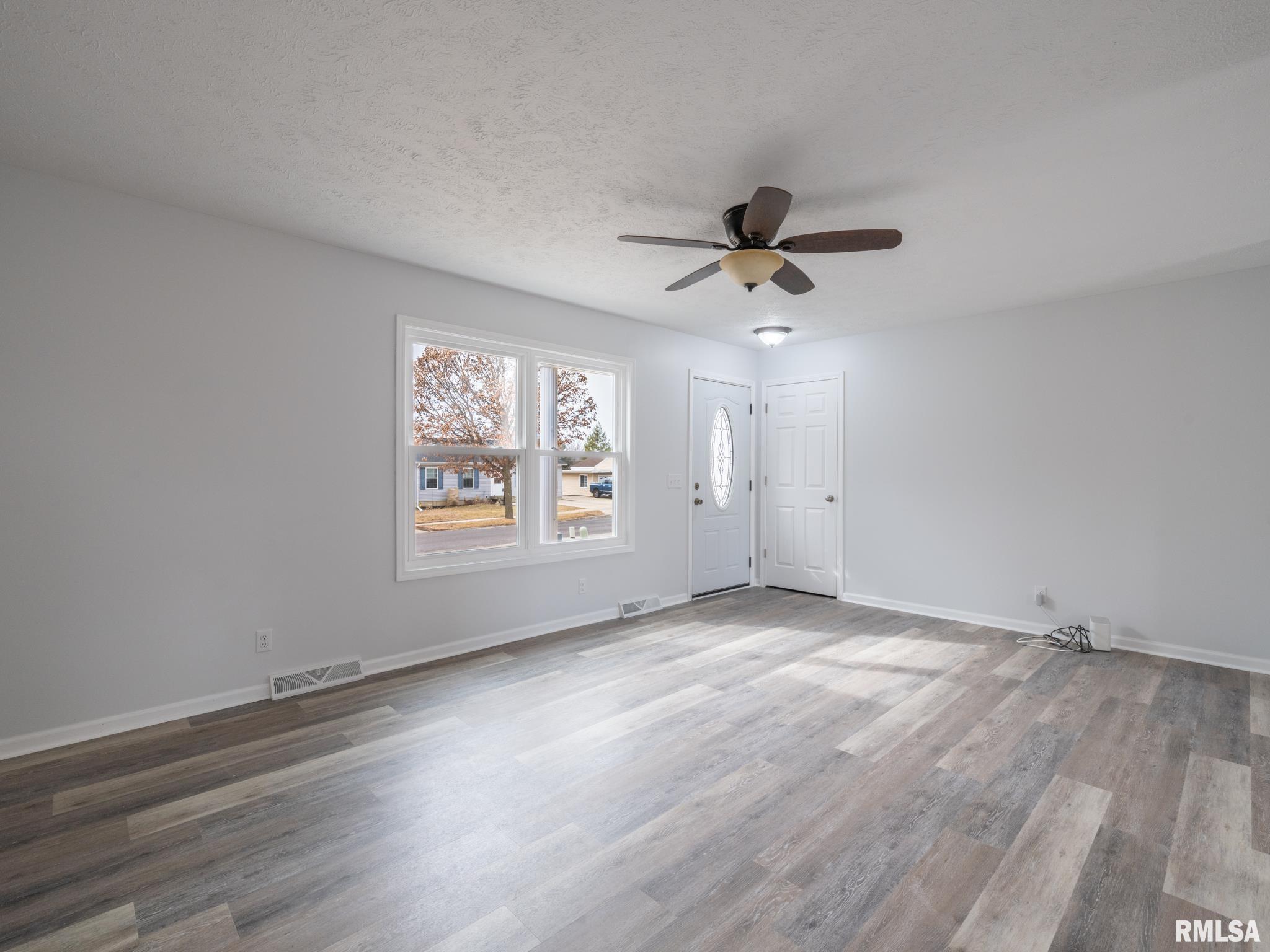 139 Cahokia Road Marquette Heights, IL 61554 - Photo 4 of 62