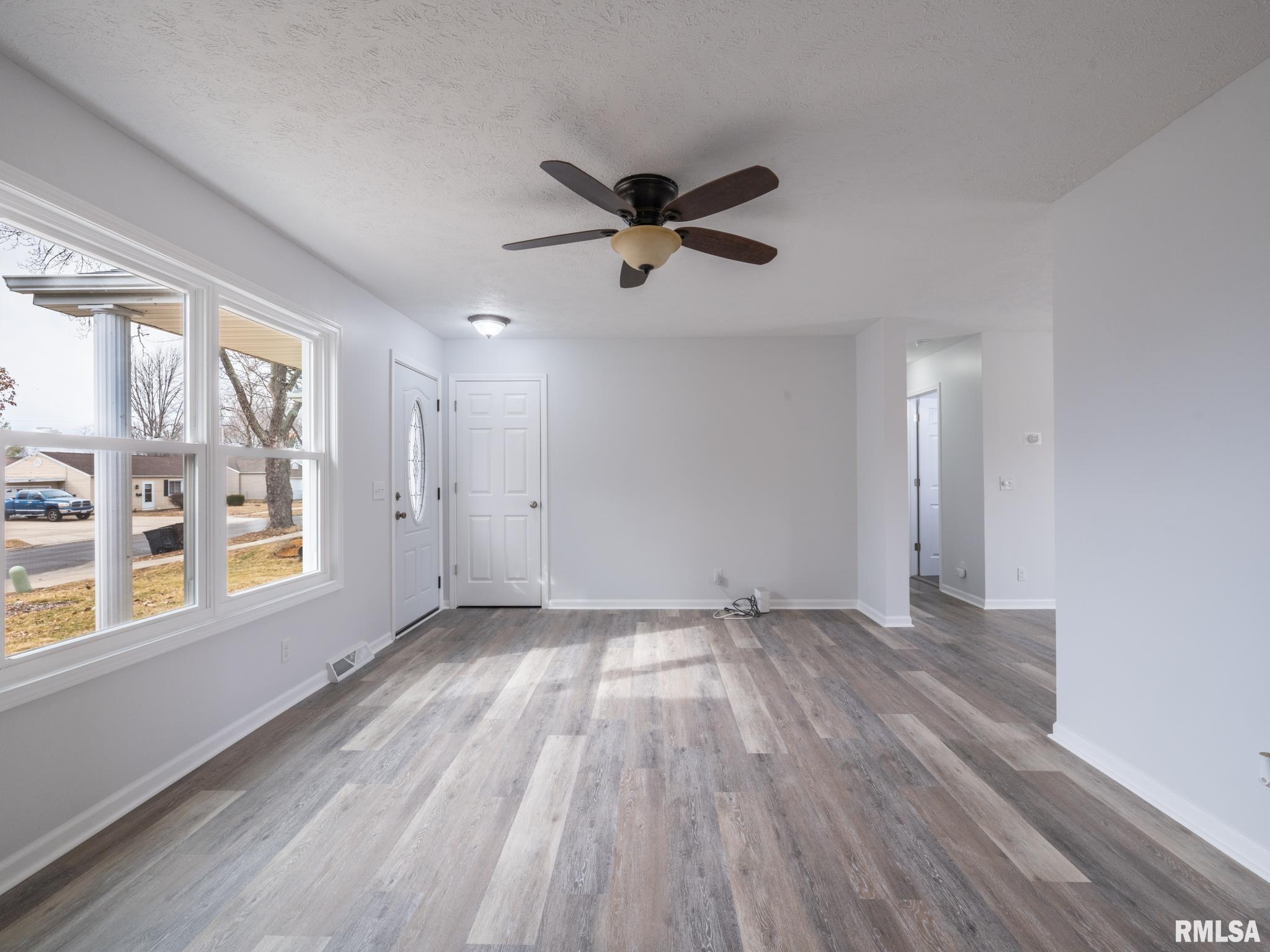 139 Cahokia Road Marquette Heights, IL 61554 - Photo 5 of 62