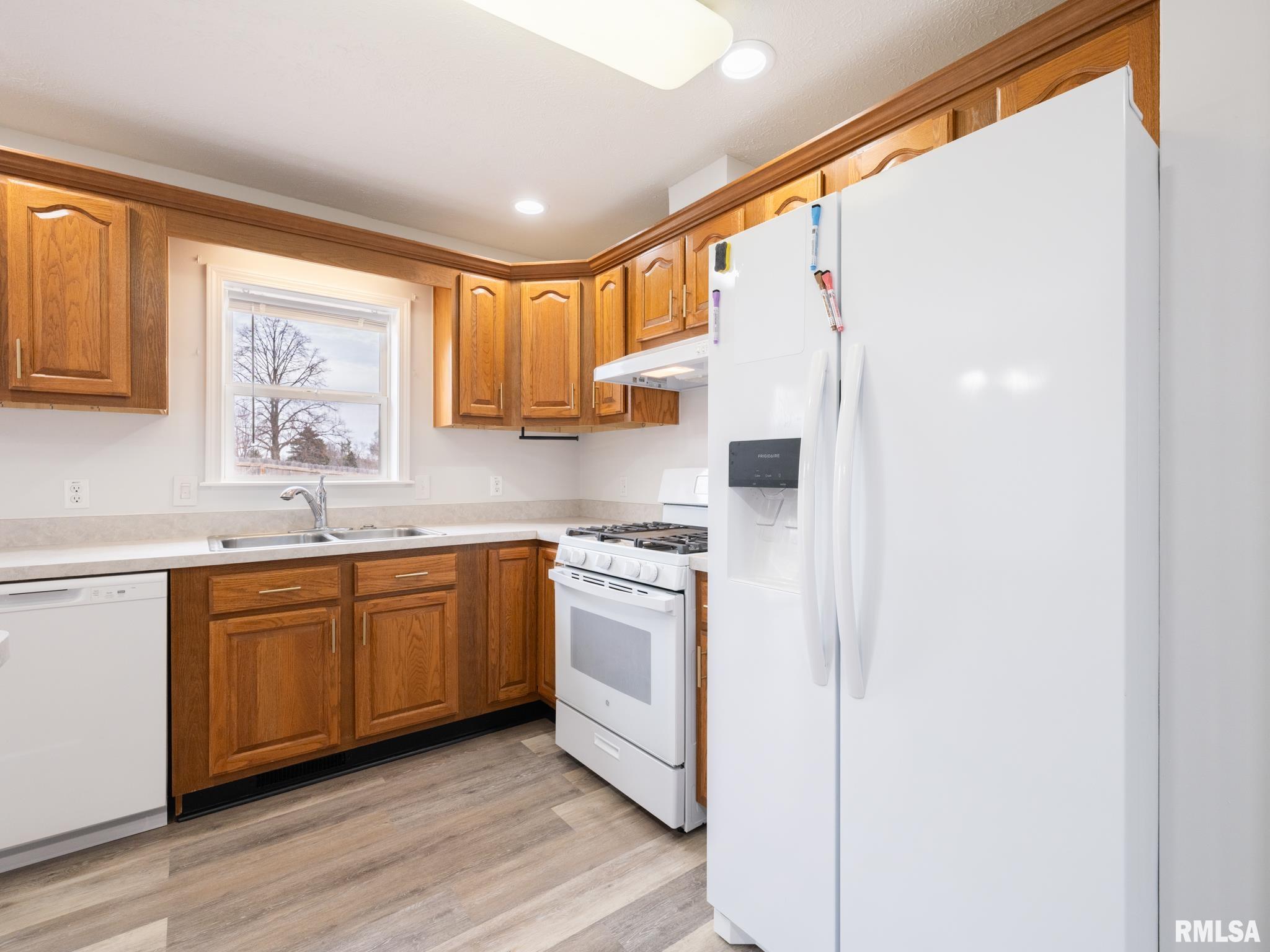 139 Cahokia Road Marquette Heights, IL 61554 - Photo 9 of 62