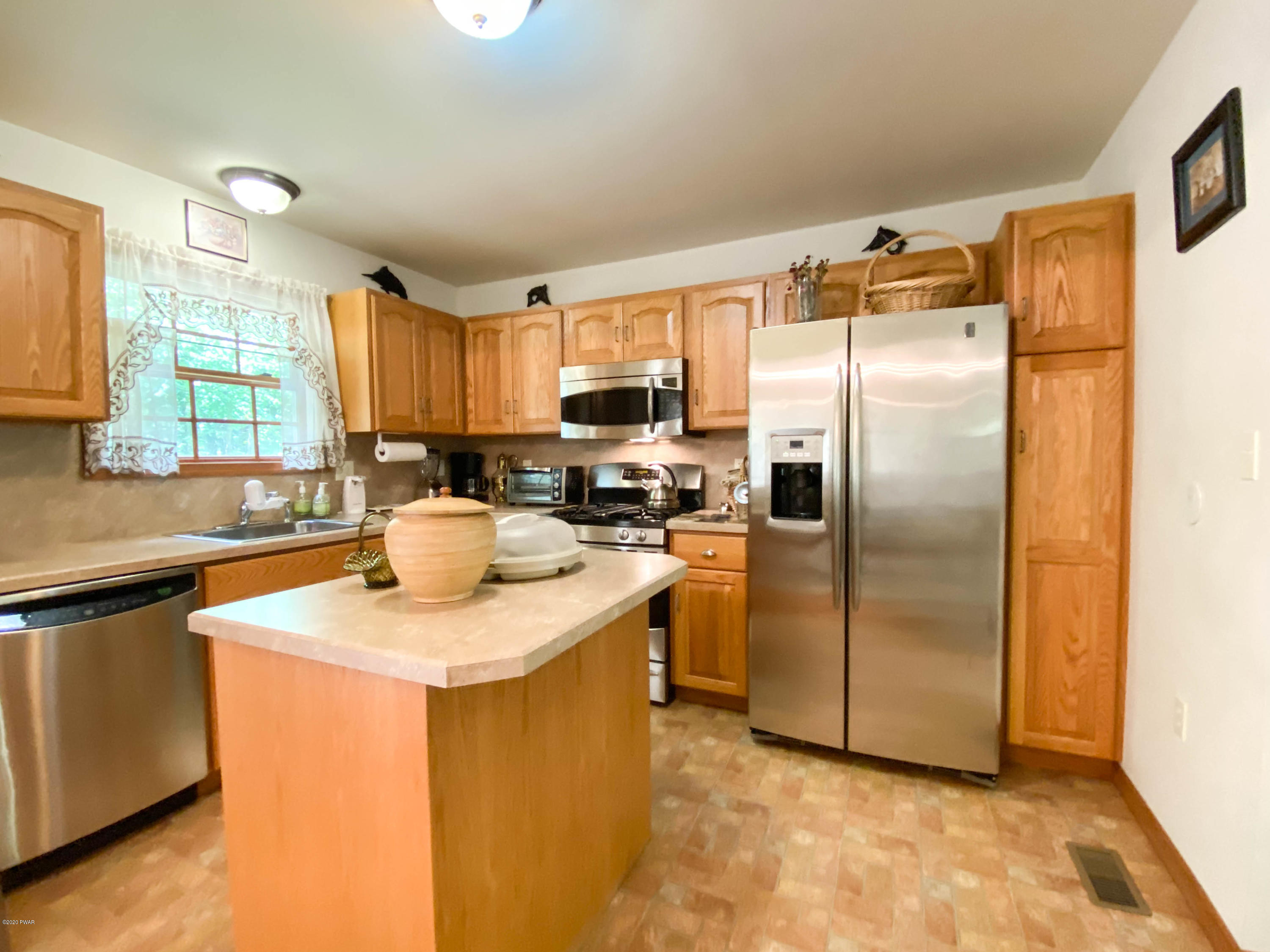 137 Husson Road Milford, PA 18337 - Photo 10 of 24 11