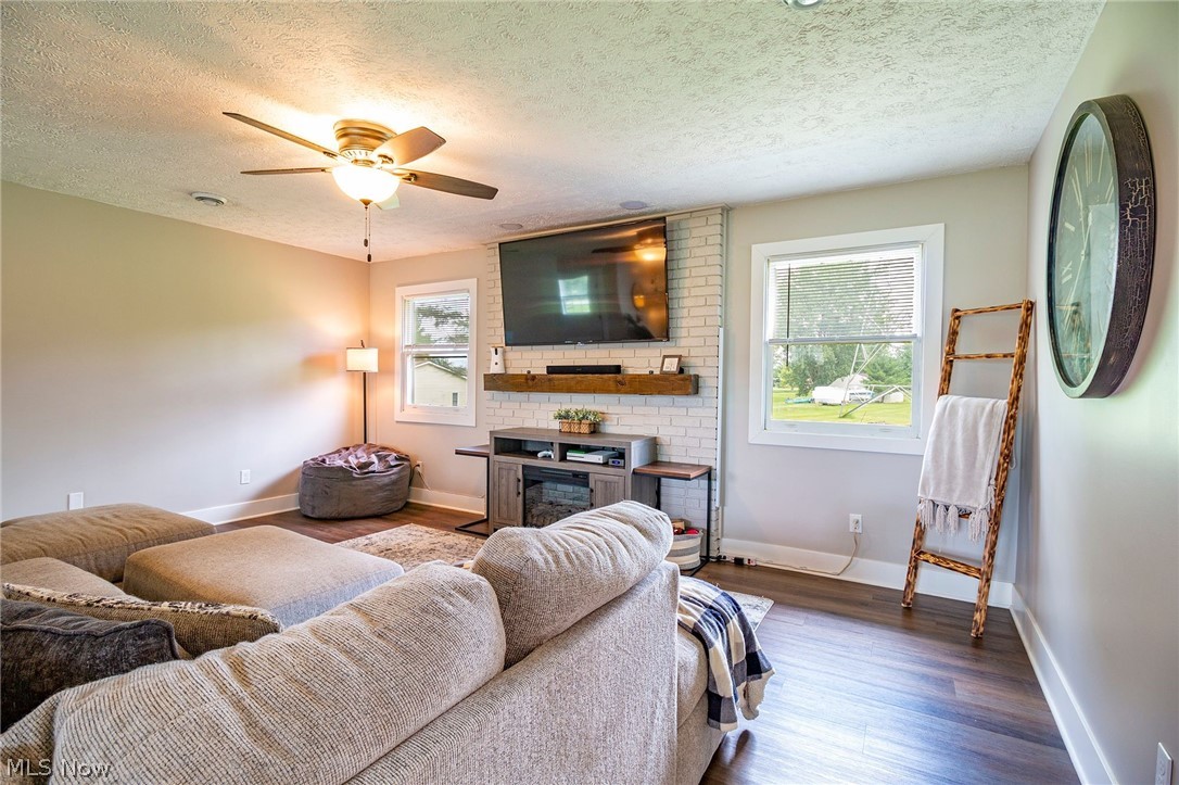 48270 Middle Ridge Road Amherst, OH 44001 - Photo 11 of 28