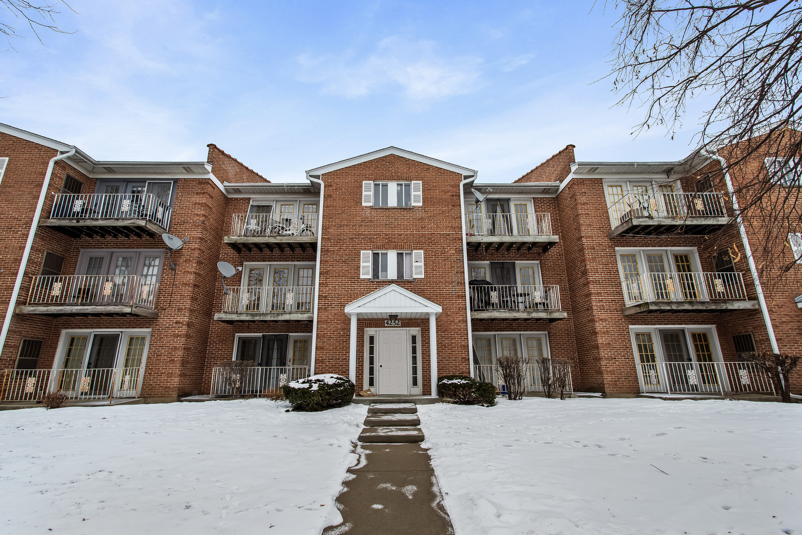 4252 Central Road, Unit 102 Glenview, IL 60025 - Photo 10 of 14 Gallery Image 10