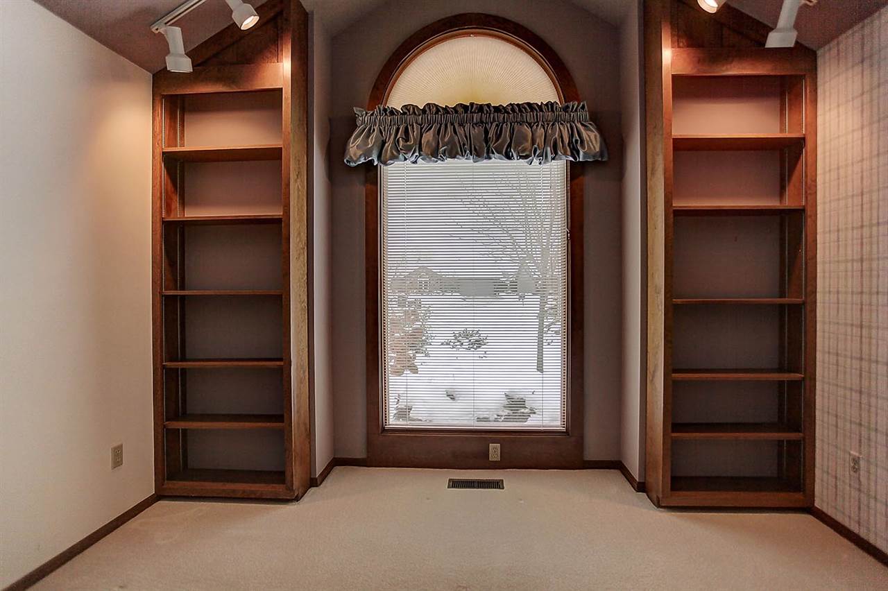 4827 Crystal Ridge Cove Fort Wayne, IN 46835 - Photo 6 of 31 Gallery Image 6