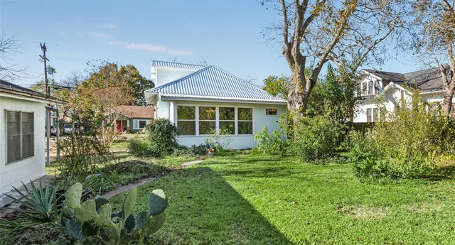 $544,000 | 208 North Rusk Street, Fayetteville, TX 78940