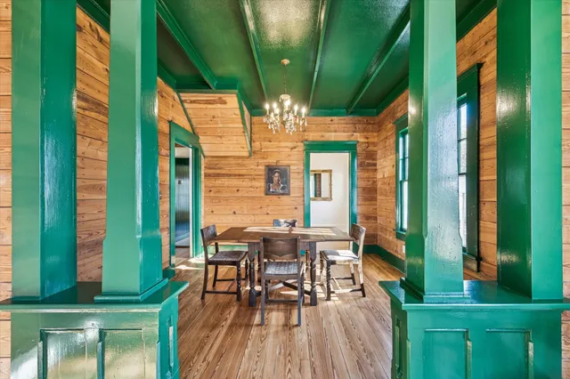 $544,000 | 208 North Rusk Street, Fayetteville, TX 78940