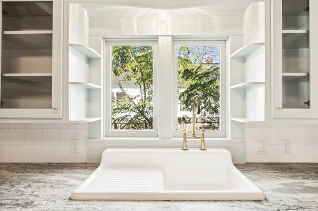 $544,000 | 208 North Rusk Street, Fayetteville, TX 78940