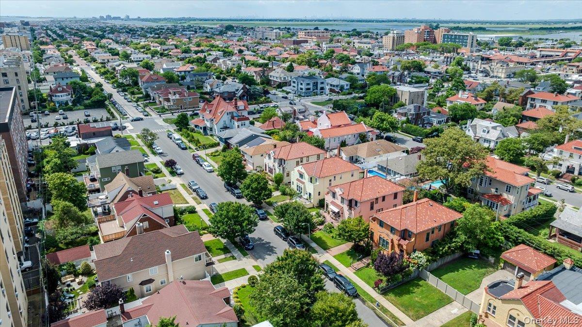 40 East Penn Street Long Beach, NY 11561 - Photo 38 of 41 an aerial view of a houses with a yard