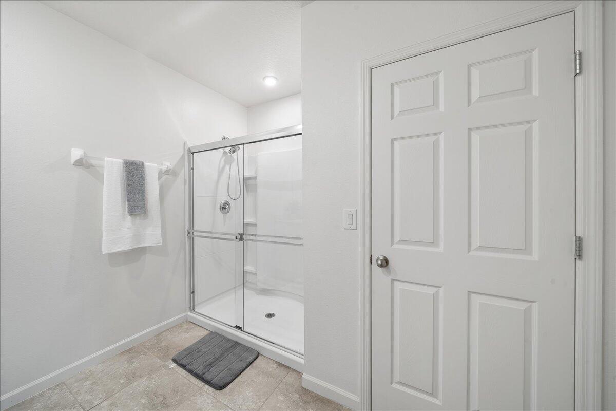 710 Old Country Rd S East Palm Bay, FL 32909 - Photo 15 of 27 a bathroom with a shower