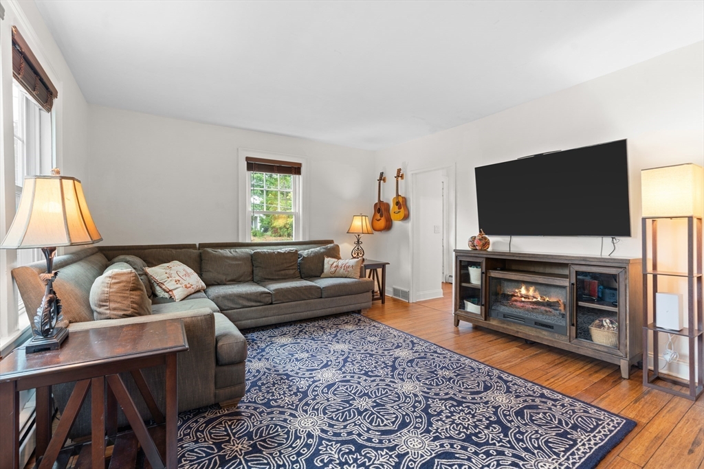 46 Shears Street Wrentham, MA 02093 - Photo 9 of 28 Gallery Image 9