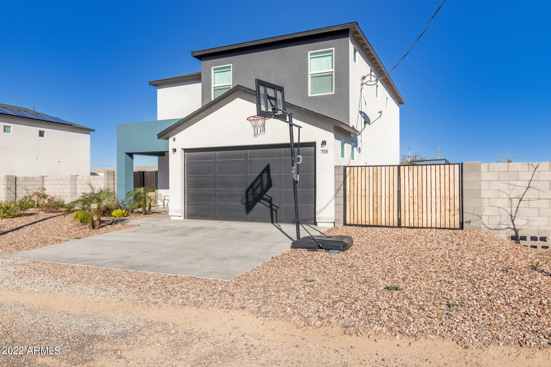 705 East Highline Canal Road Phoenix, AZ 85042 - Photo 5 of 31 05-Highline Canal