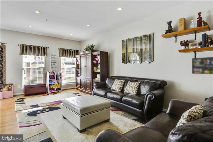 8705 Riverscape Court Odenton, MD 21113 - Photo 10 of 30 Living Room