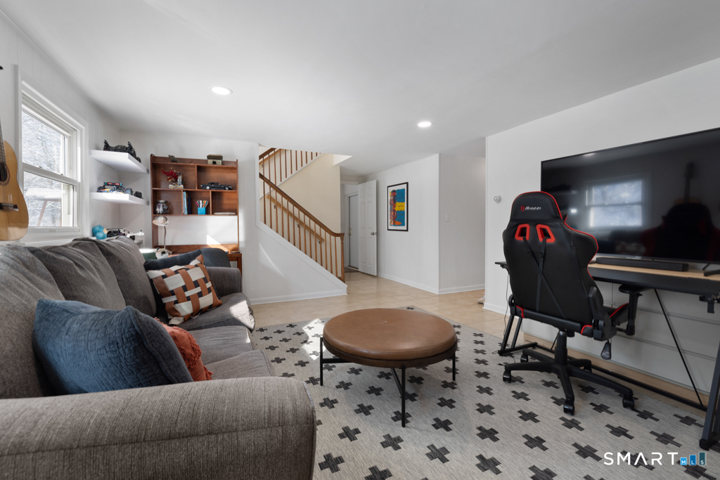 25 Arrowhead Road Wilton, CT 06897 - Photo 17 of 30 Enter the Family room