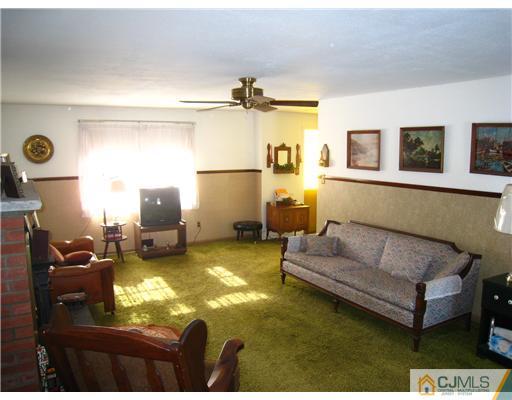 9 June Way Middlesex, NJ 08846 - Photo 2 of 13 Gallery Image 2