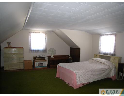 9 June Way Middlesex, NJ 08846 - Photo 11 of 13 Gallery Image 11