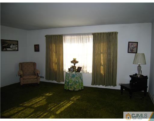 9 June Way Middlesex, NJ 08846 - Photo 4 of 13 Gallery Image 4