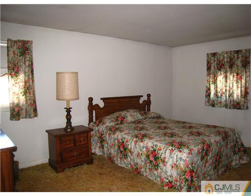 9 June Way Middlesex, NJ 08846 - Photo 8 of 13 Gallery Image 8
