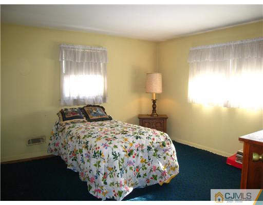 9 June Way Middlesex, NJ 08846 - Photo 9 of 13 Gallery Image 9