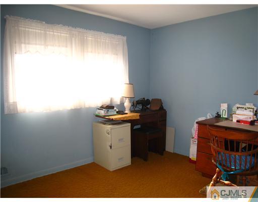 9 June Way Middlesex, NJ 08846 - Photo 10 of 13 Gallery Image 10