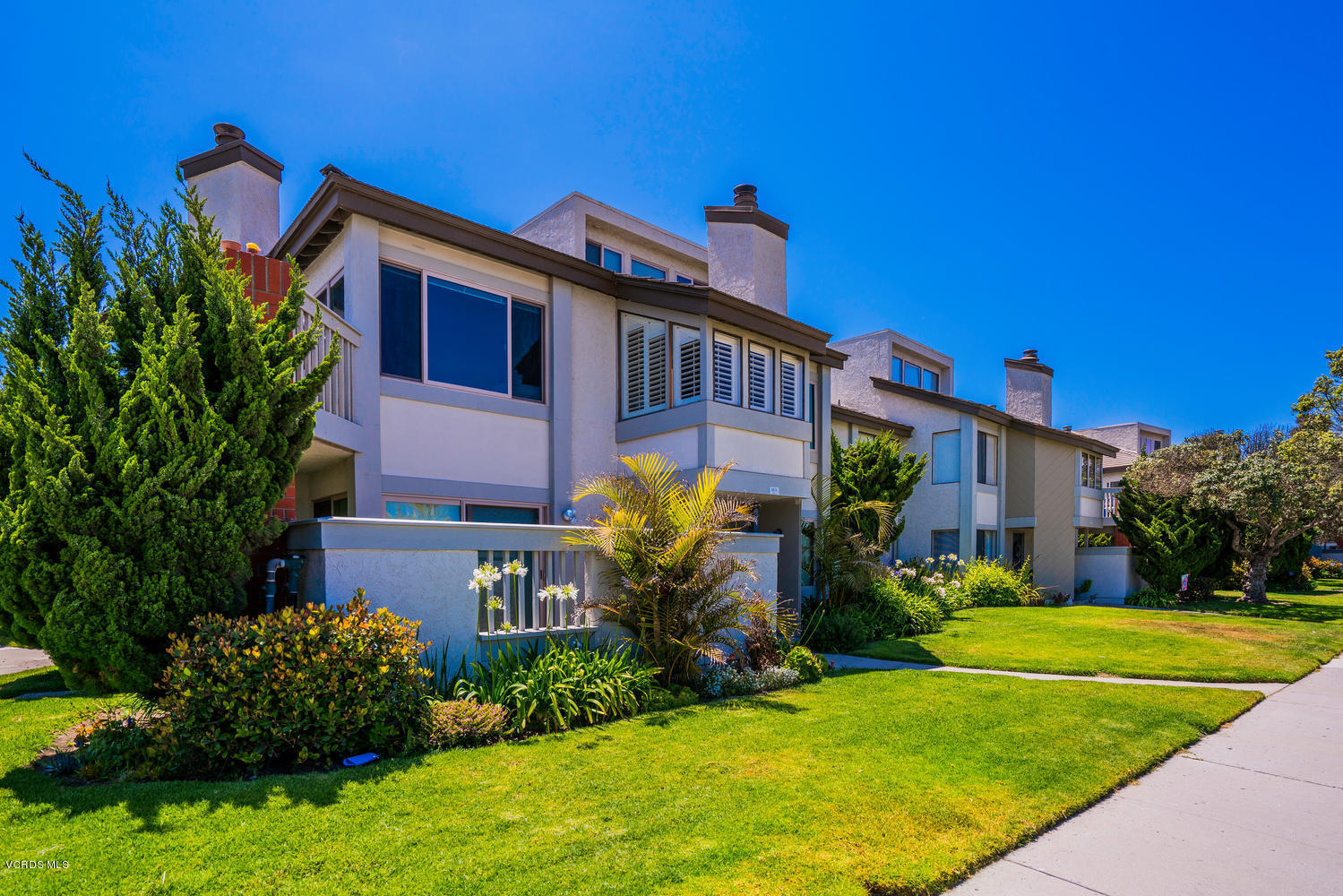 3650 Sunset Lane Oxnard, CA 93035 - Photo 2 of 39 3650 Sunset Ln Oxnard CA 93035-large-002