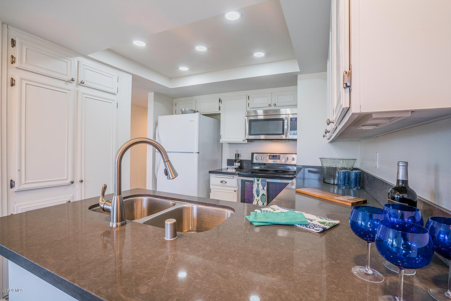 3650 Sunset Lane Oxnard, CA 93035 - Photo 17 of 39 3650 Sunset Ln Oxnard CA 93035-large-017