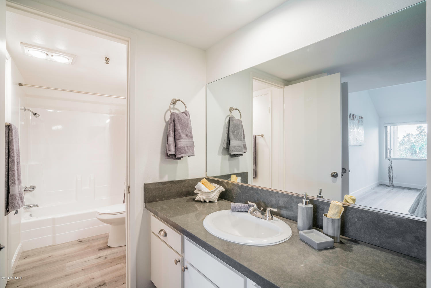 3650 Sunset Lane Oxnard, CA 93035 - Photo 22 of 39 3650 Sunset Ln Oxnard CA 93035-large-022