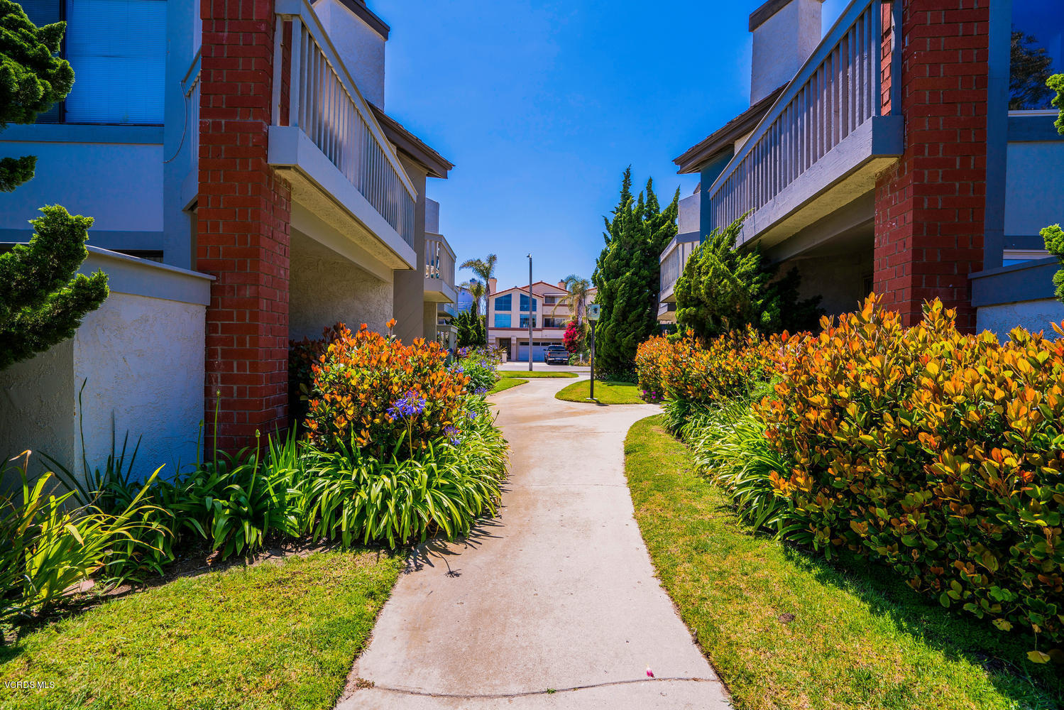 3650 Sunset Lane Oxnard, CA 93035 - Photo 4 of 39 3650 Sunset Ln Oxnard CA 93035-large-004