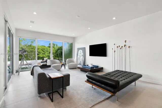 $5,990,000 | 325 Campana Avenue, Coral Gables, FL 33156