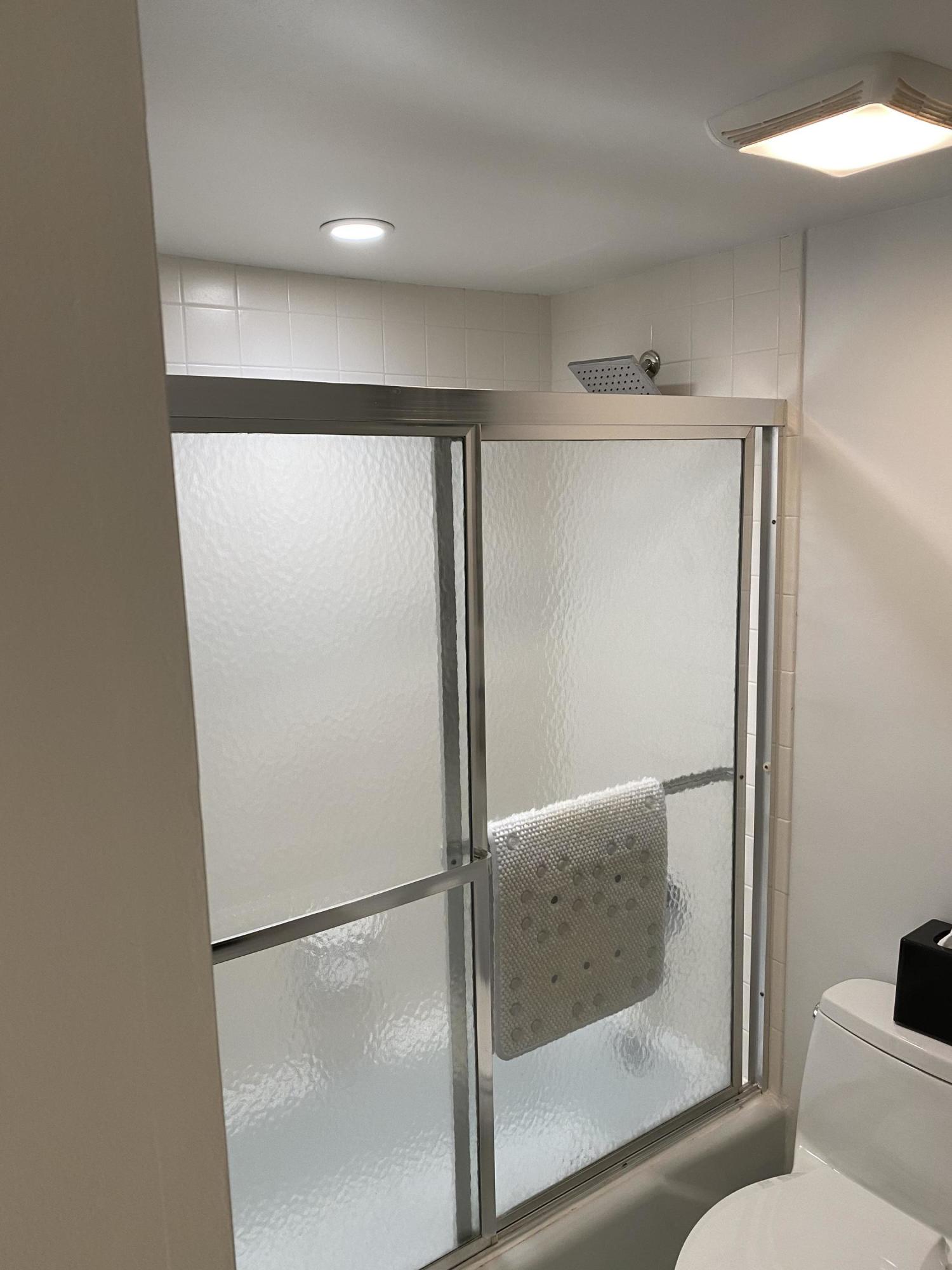1551 Bridgewood Drive, Unit 1551 Boca Raton, FL 33434 - Photo 16 of 19 2nd bathroom