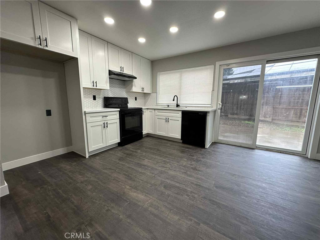 1939 Sierra Court Merced, CA 95340 - Photo 9 of 22 a large kitchen with stainless steel appliances granite countertop a stove a sink and a refrigerator
