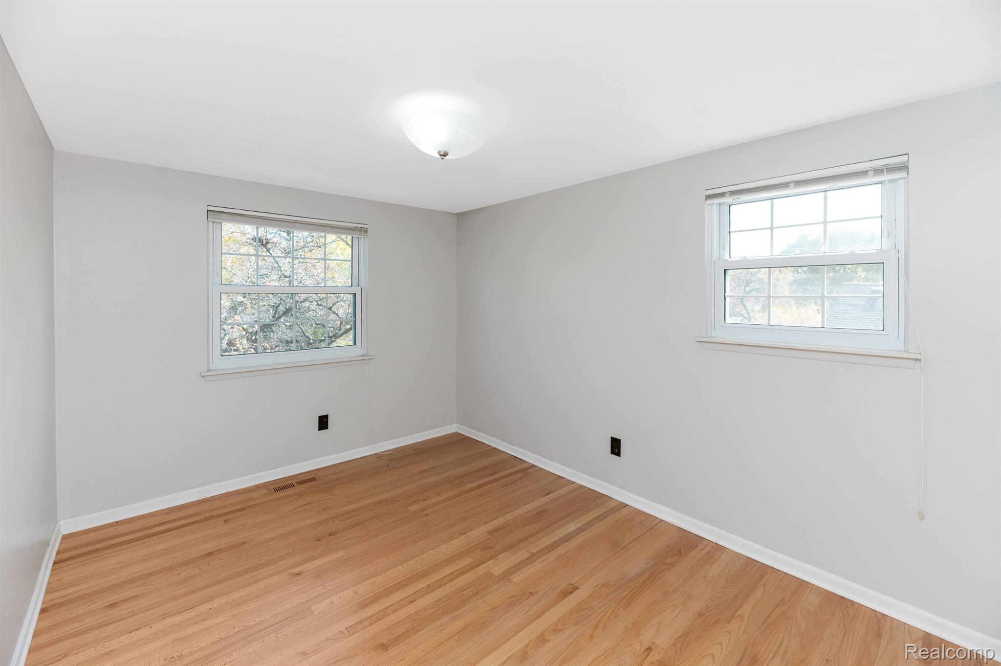 373 Bellarmine Drive Rochester, MI 48309 - Photo 8 of 15 Bedroom #2