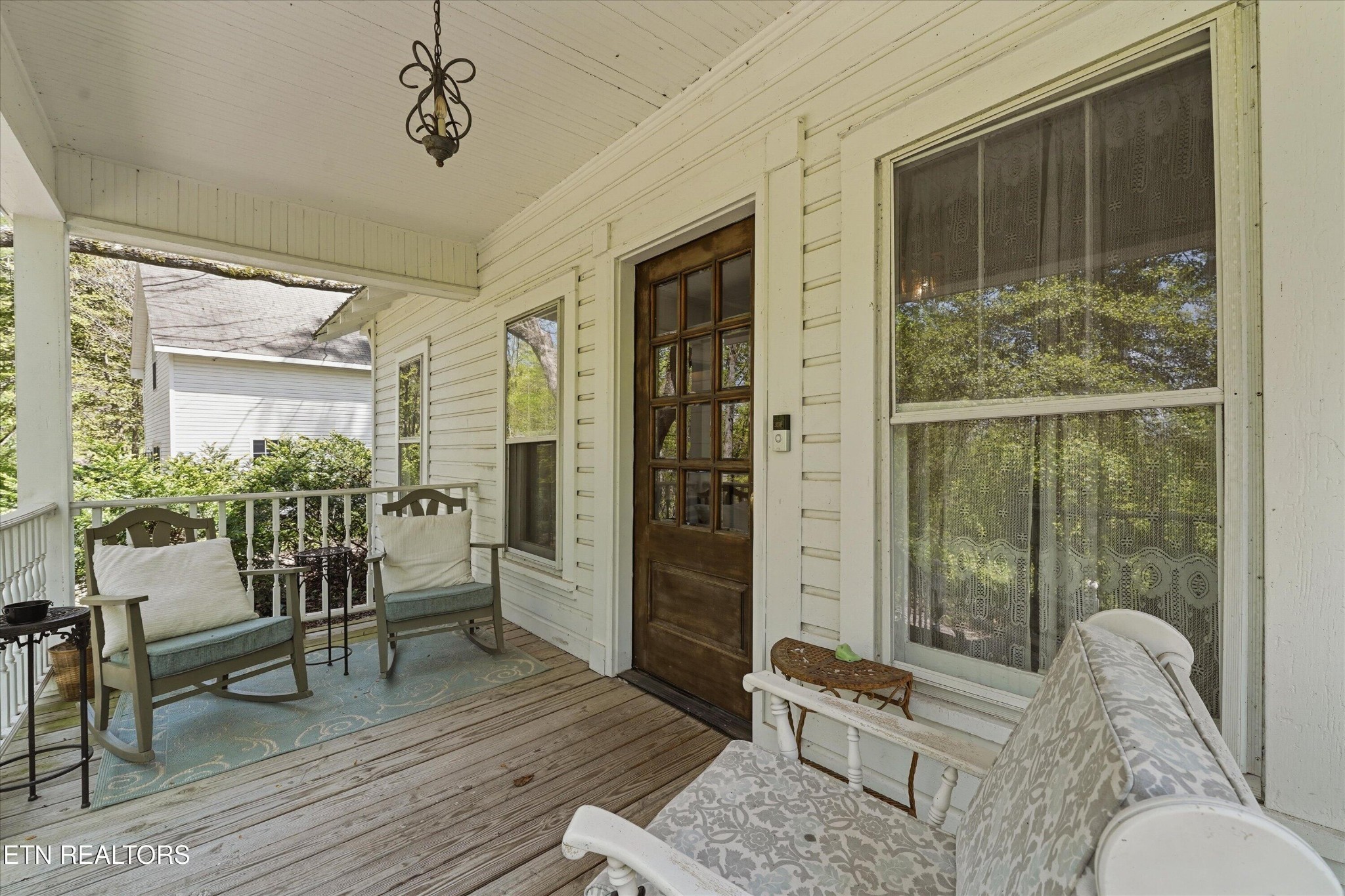 315 Laurel Hollow Road Clinton, TN 37716 - Photo 23 of 40 a living room with furniture