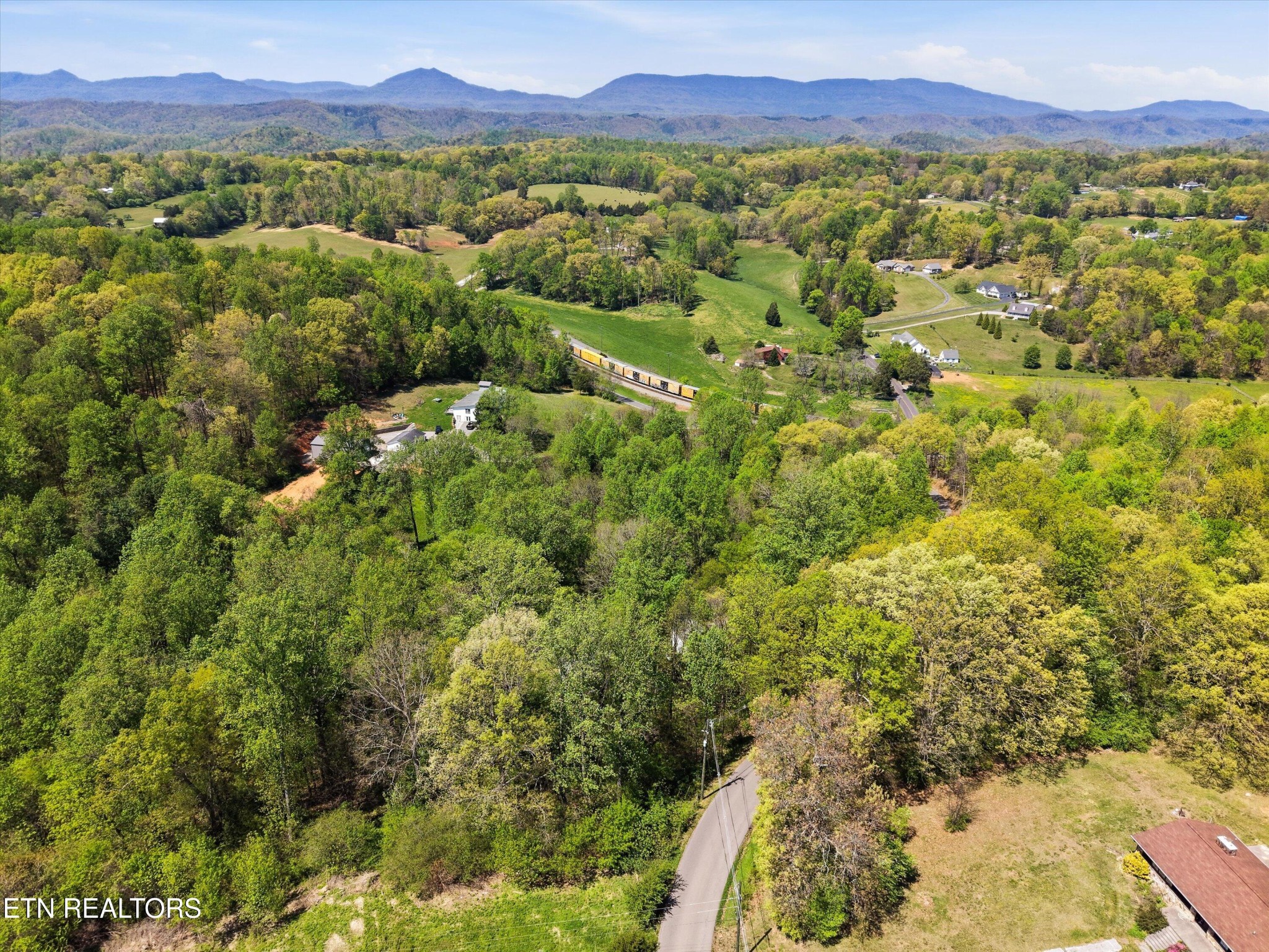 315 Laurel Hollow Road Clinton, TN 37716 - Photo 36 of 40 a view of a city with lush green forest