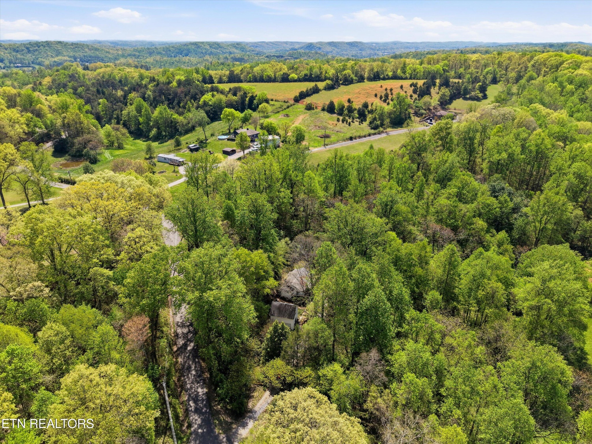 315 Laurel Hollow Road Clinton, TN 37716 - Photo 37 of 40 an aerial view of a houses with a yard
