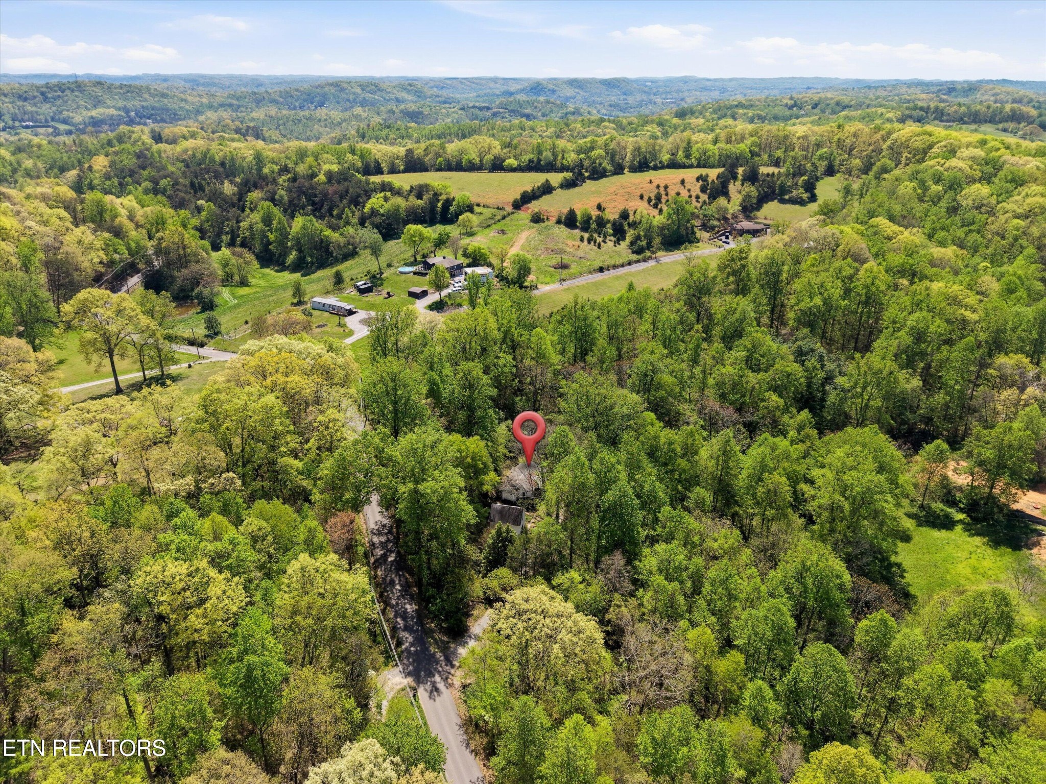 315 Laurel Hollow Road Clinton, TN 37716 - Photo 38 of 40 a view of a city