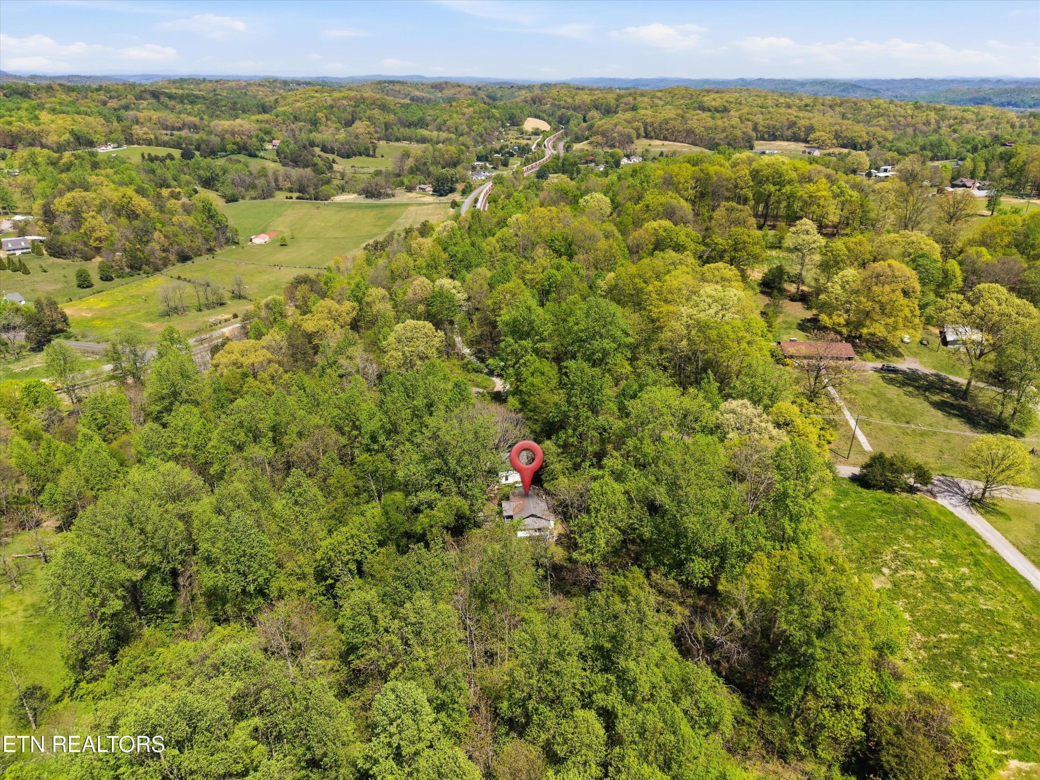 315 Laurel Hollow Road Clinton, TN 37716 - Photo 39 of 40 a view of a city with an outdoor space