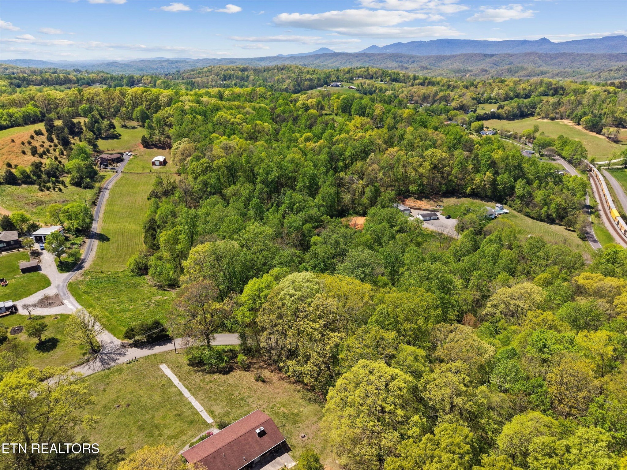 315 Laurel Hollow Road Clinton, TN 37716 - Photo 40 of 40 view of a city