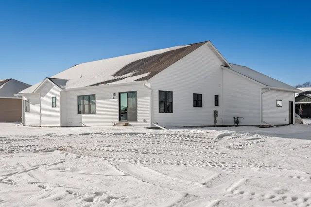 $495,000 | 845 Crockett Drive, Holmen, WI 54636