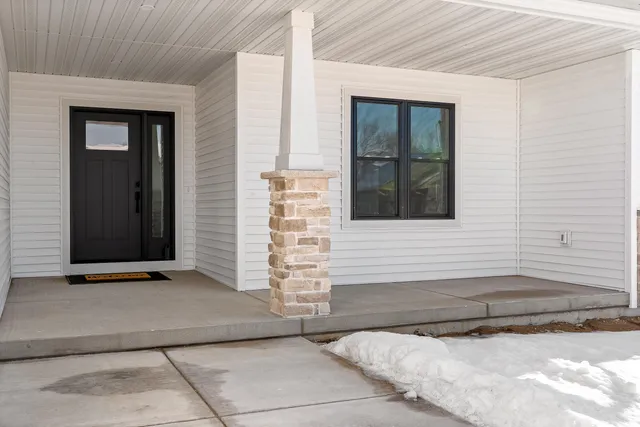 $495,000 | 845 Crockett Drive, Holmen, WI 54636