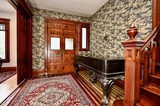 $185,000 | 210 East Wabasha Street, Winona, MN 55987