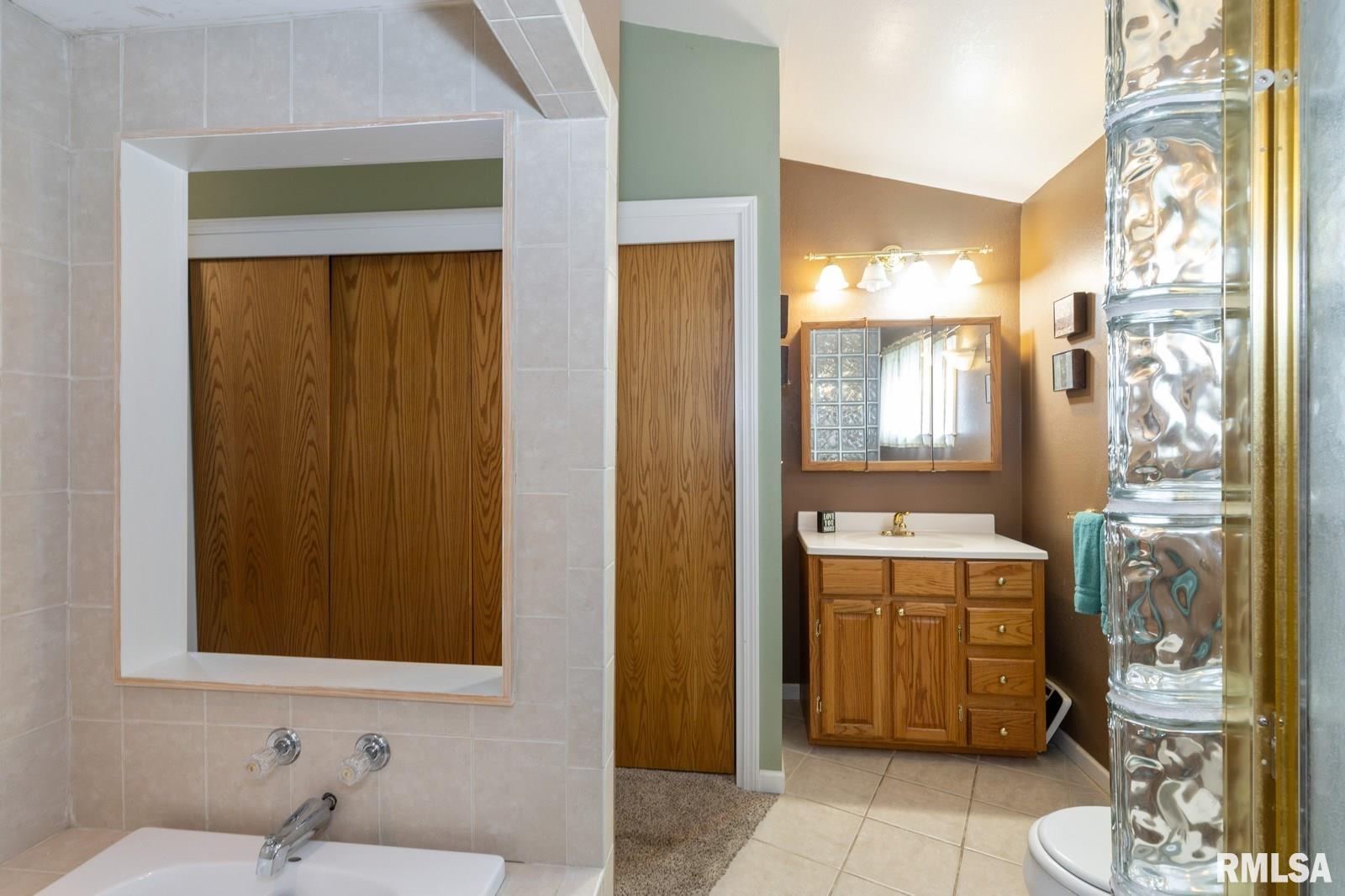 2344 North 7th Street Clinton, IA 52732 - Photo 13 of 16 Gallery Image 13